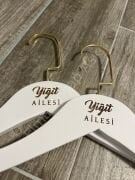 Logolu Beyaz Ahşap Elbise Askısı Bluz Askısı Gold Lama Kancalı LAZER KAZIMA LOGOLU